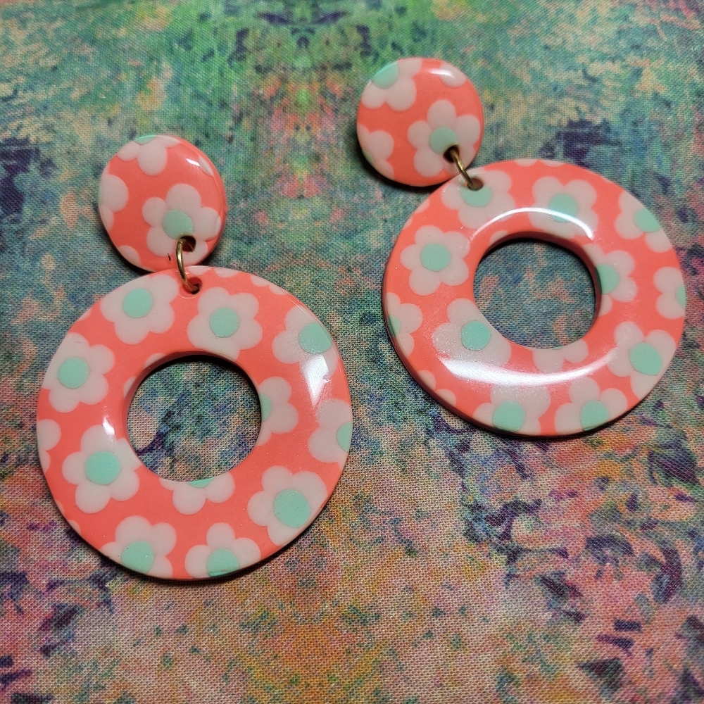 Blush Daisy Earrings
